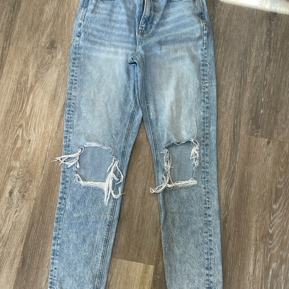 American Eagle Outfitters Light Blue Distressed Boyfriend Jeans